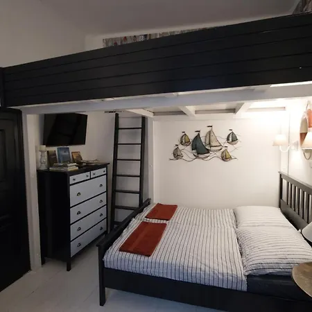 Ister * אסטרגום