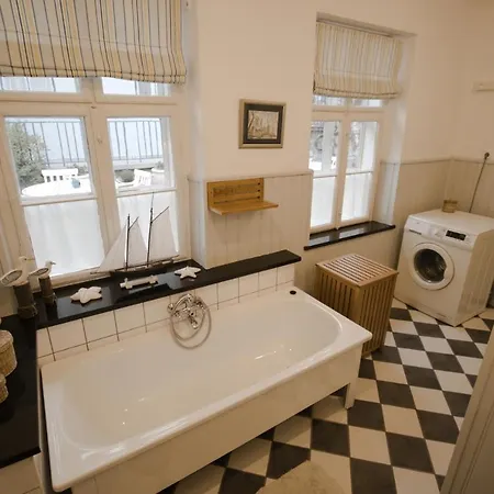 Ister אסטרגום