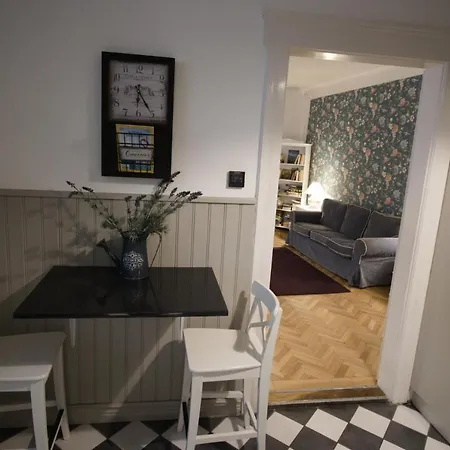 Ister * אסטרגום