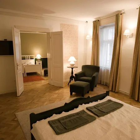 Ister אסטרגום