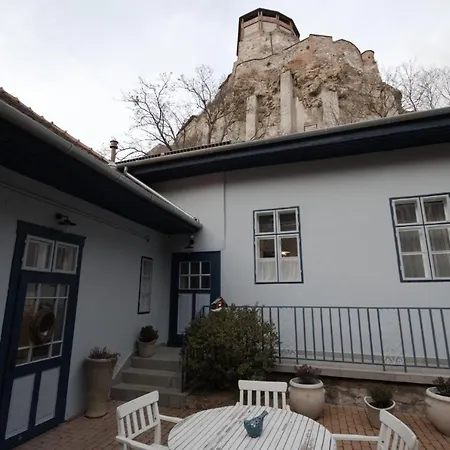 Ister בית נופש אסטרגום